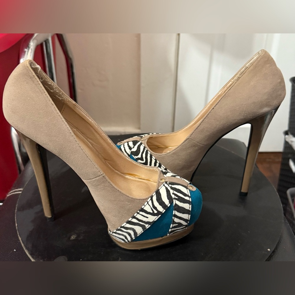 Qupid Tan and Blue Heels with Elegant Design